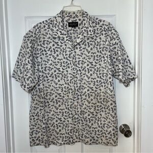 Eddie Bauer 100% Cotton Men's Navy and White Paisley Button Down Shirt